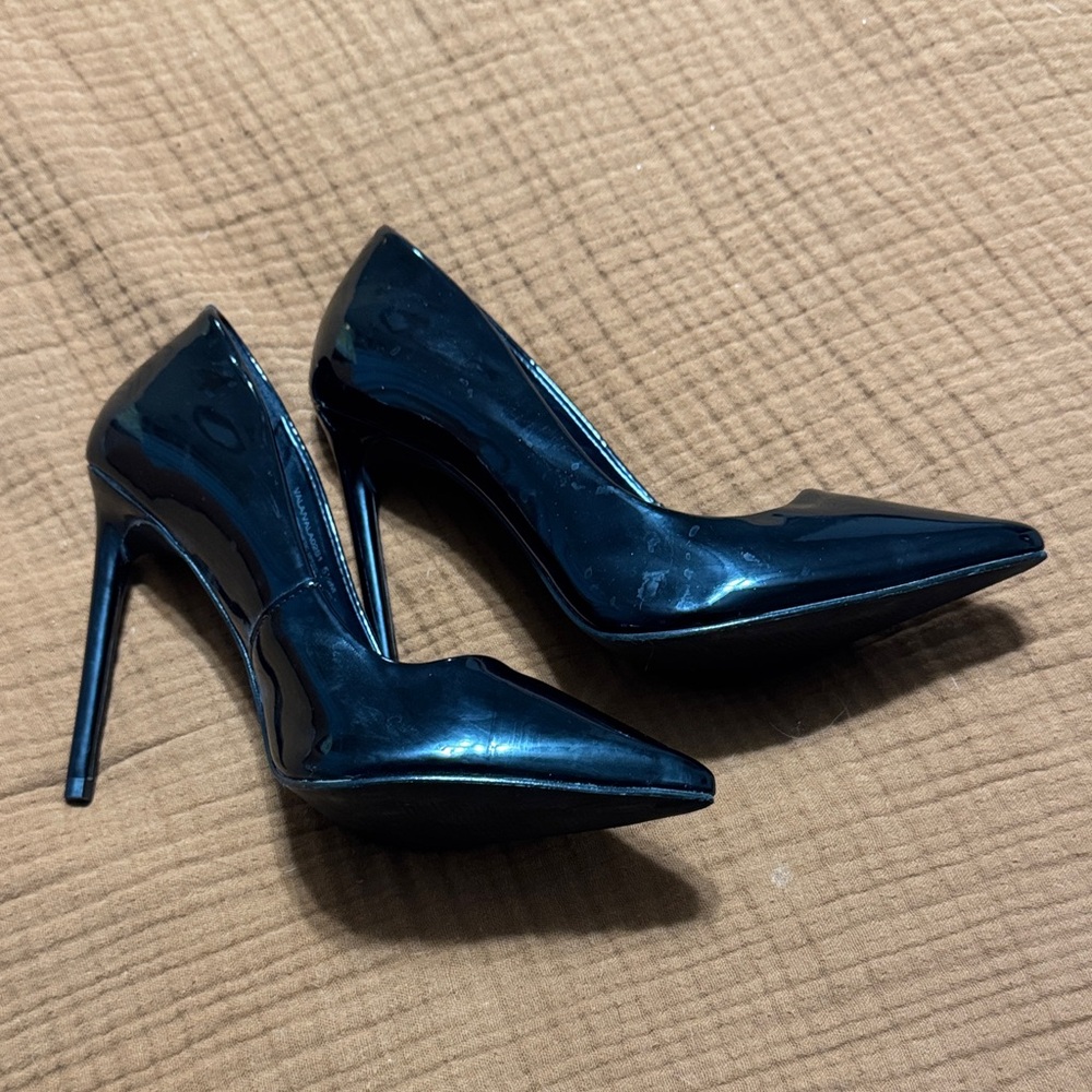 Steve Madden Glossy Black Stiletto Heels - Picture 2 of 4